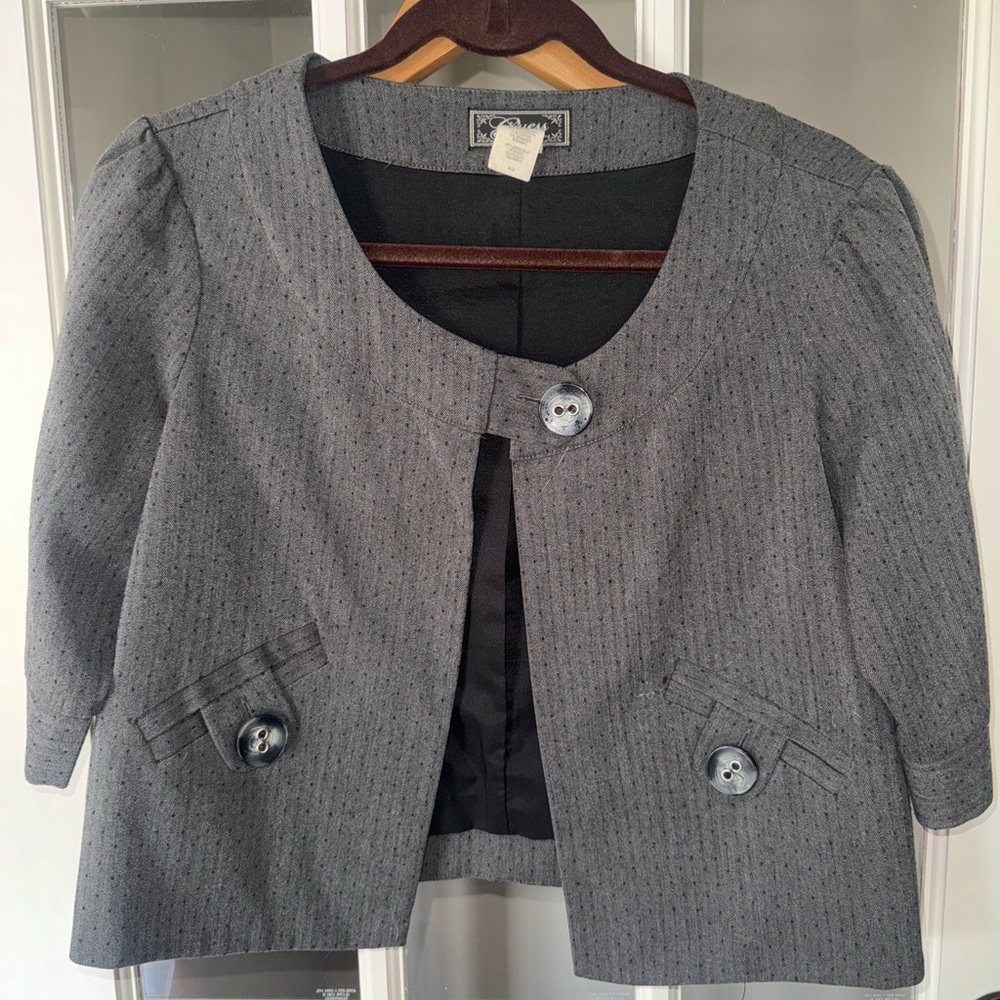 Guess size medium grey with black dots cropped blazer